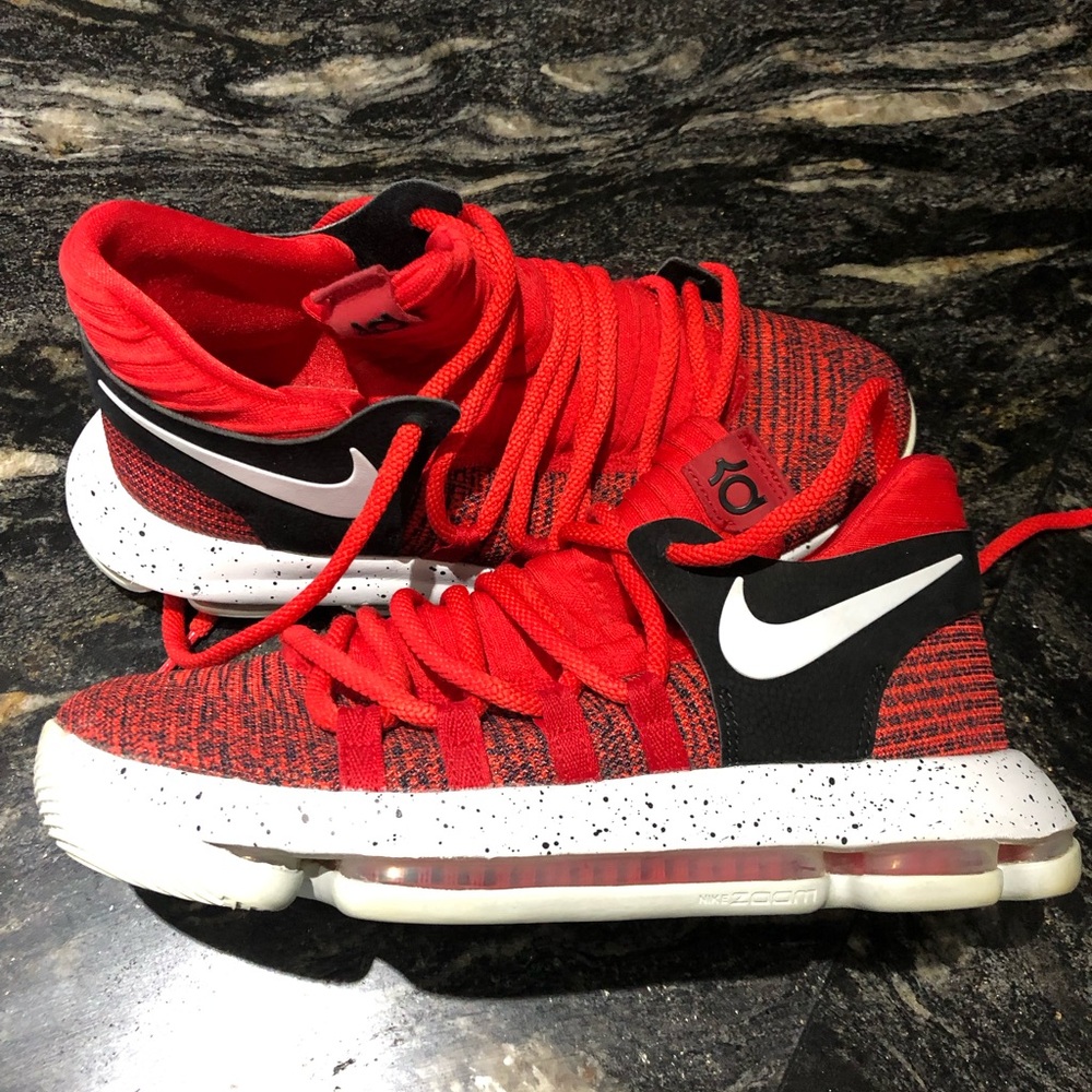 Nike 10 Red Velvet Boys Shoes Sneakers Size 6.5 Youth Excellent NBA Kevin Durant